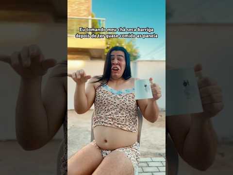 Eu tomando meu chá seca barrigaDepois de ter quase comido as panelas
