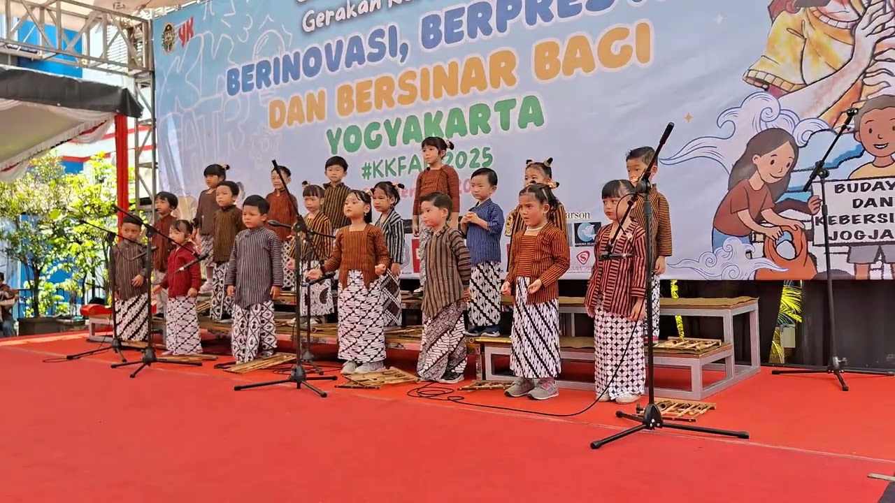 MyAdeline tampil angklung dengan lagu gundul2 pacul 🥰
