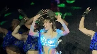 LISA - Moonlit Floor (Kiss Me) @ Coachella 2025 4K FANCAM LISA - Moonlit Floor (Kiss Me) @ Coachella 2025 4K FANCAM