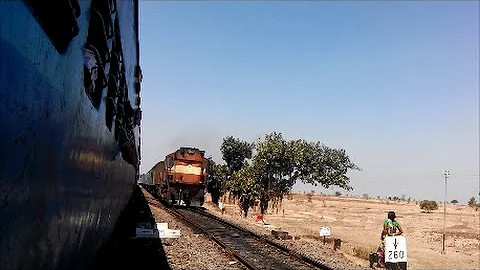 How Scissors crossing of Train works? | Pune SC Shatabdi vs NCJ CST | Indian railways