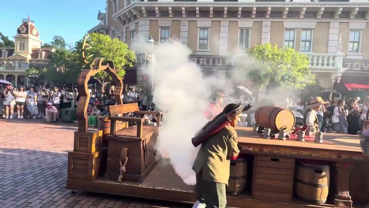 “Uninvited! A Villains Takeover Party” “惡人反轉大街派對”