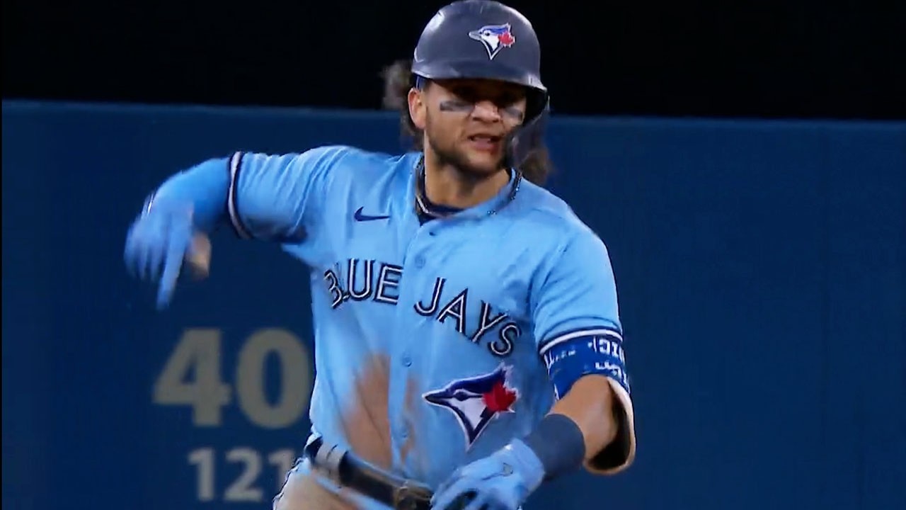 Bo Bichette being clutch/hitting with runners in scoring position