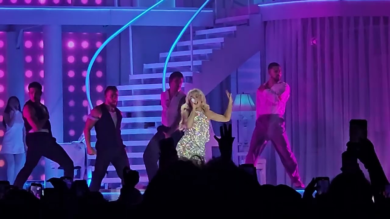 "Juno" - Sabrina Carpenter | KIA Forum | 11/18/2024