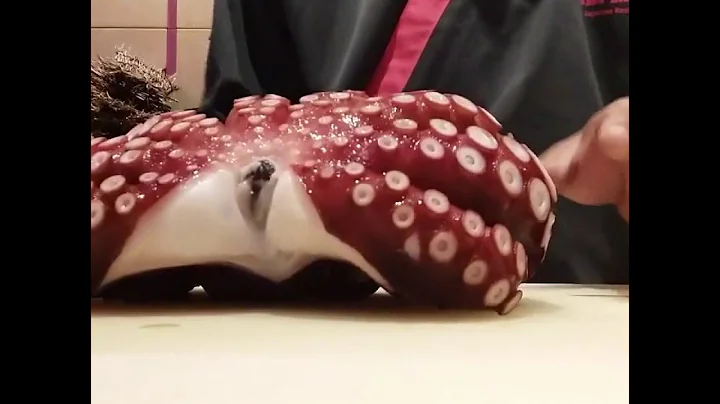 How to Easily cut Japanese Tako (octopus)
