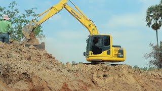 Method Komatsu Excavator PC 130 - Caterpillar Excavator Loading Trucks And Operator