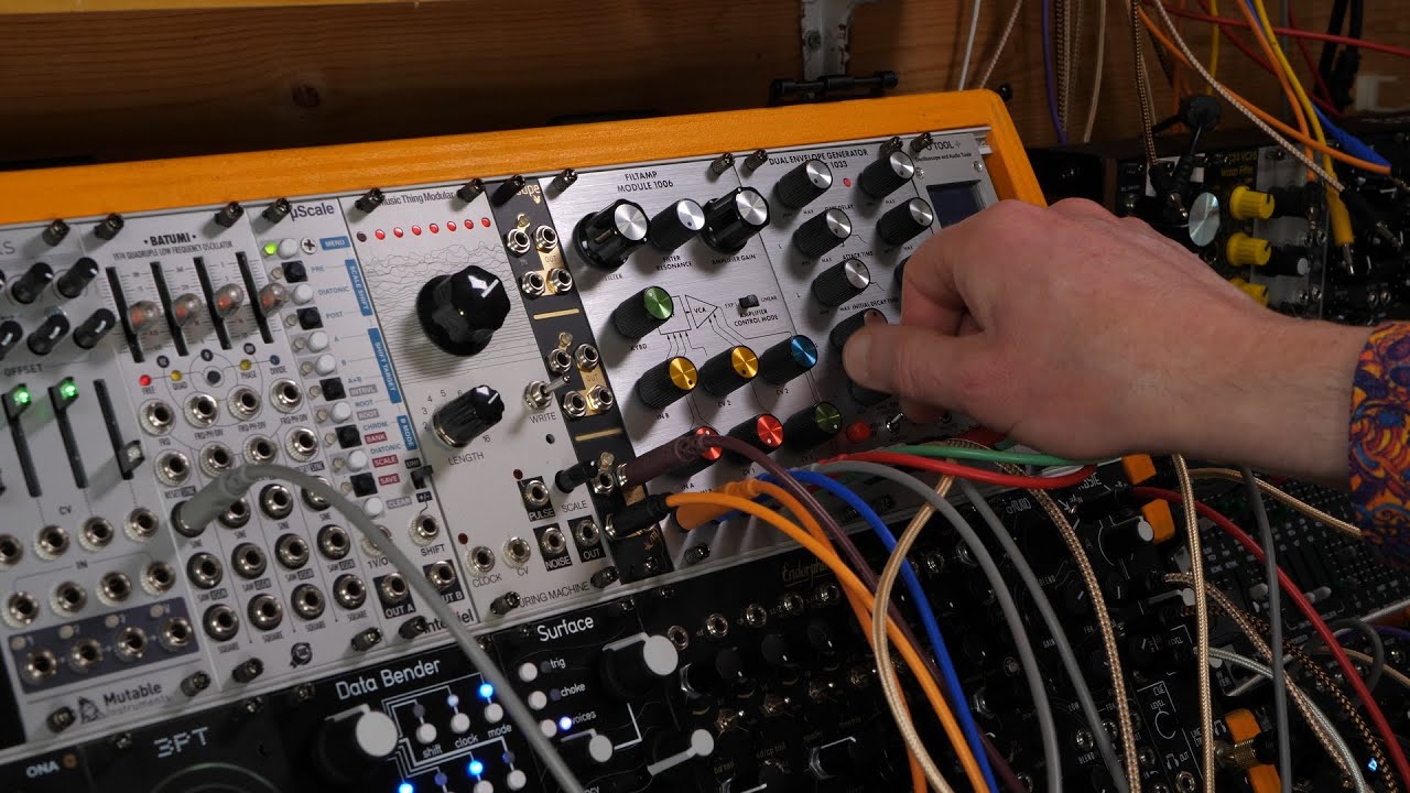 Behringer 2500 Filtamp 1006 Module sound demo - YouTube