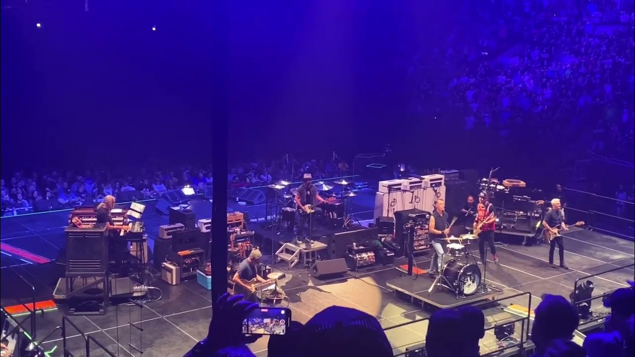 9/5/23 Night One Pearl Jam Chicago shows at United Center September 6