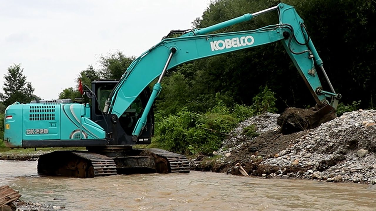 Jcb SK220 EXCAVATOR Hard Work Digging in The River - YouTube