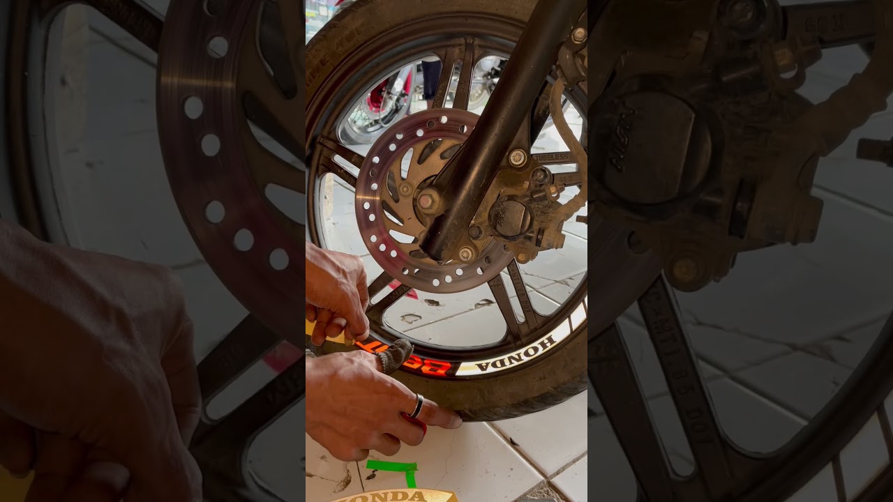 Sticker cutting List Velg motor Honda Beat warna putih merah