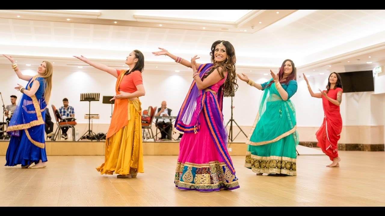 Dola Re Dola   Beautiful Sangeet Dance by Binita Dance  Mahira Girls
