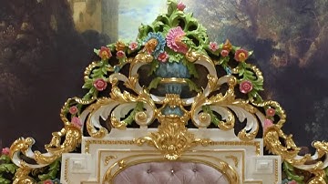 Giường ngủ dát vàng