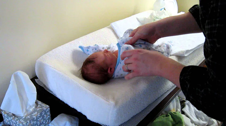 Steven Prather Does a Diaper for Lillian Joyce Pra...