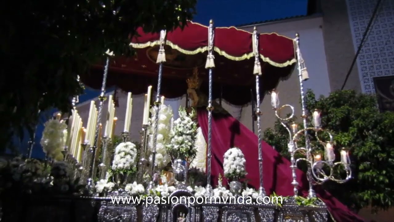 La Hermandad de La Santa Cena tomó el Barrio del Gran Capitán en la noche del Martes Santo