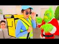 SOFÌ SI FINGE POSTINO E PORTA I REGALI AL GRINCH!