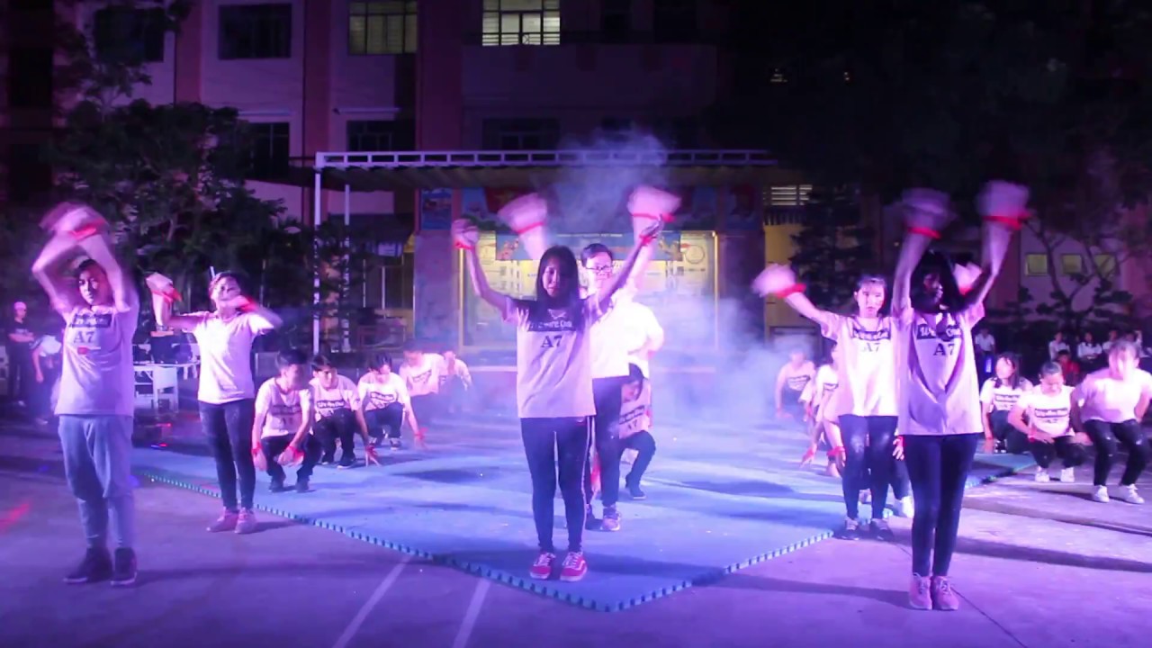 Mashup Lạc trôi + Em sai rồi + ... - 11A7 - YouTube