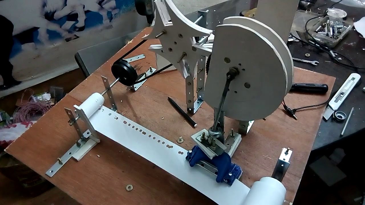 Paper punching machine using Geneva mechanism - YouTube