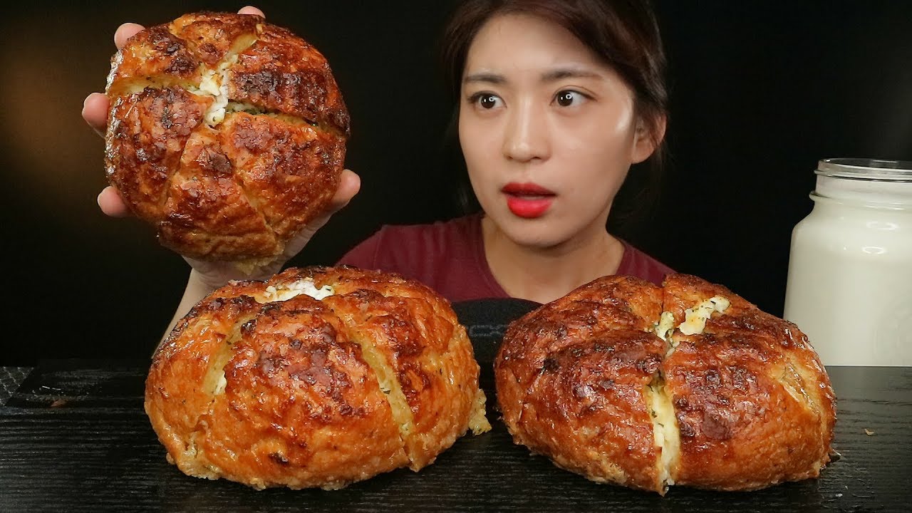 Eating show)강릉육쪽마늘빵! 드디어먹어보다..인기있는 이유가있네~ Cream Garlic Breadㅣガーリックトースト
