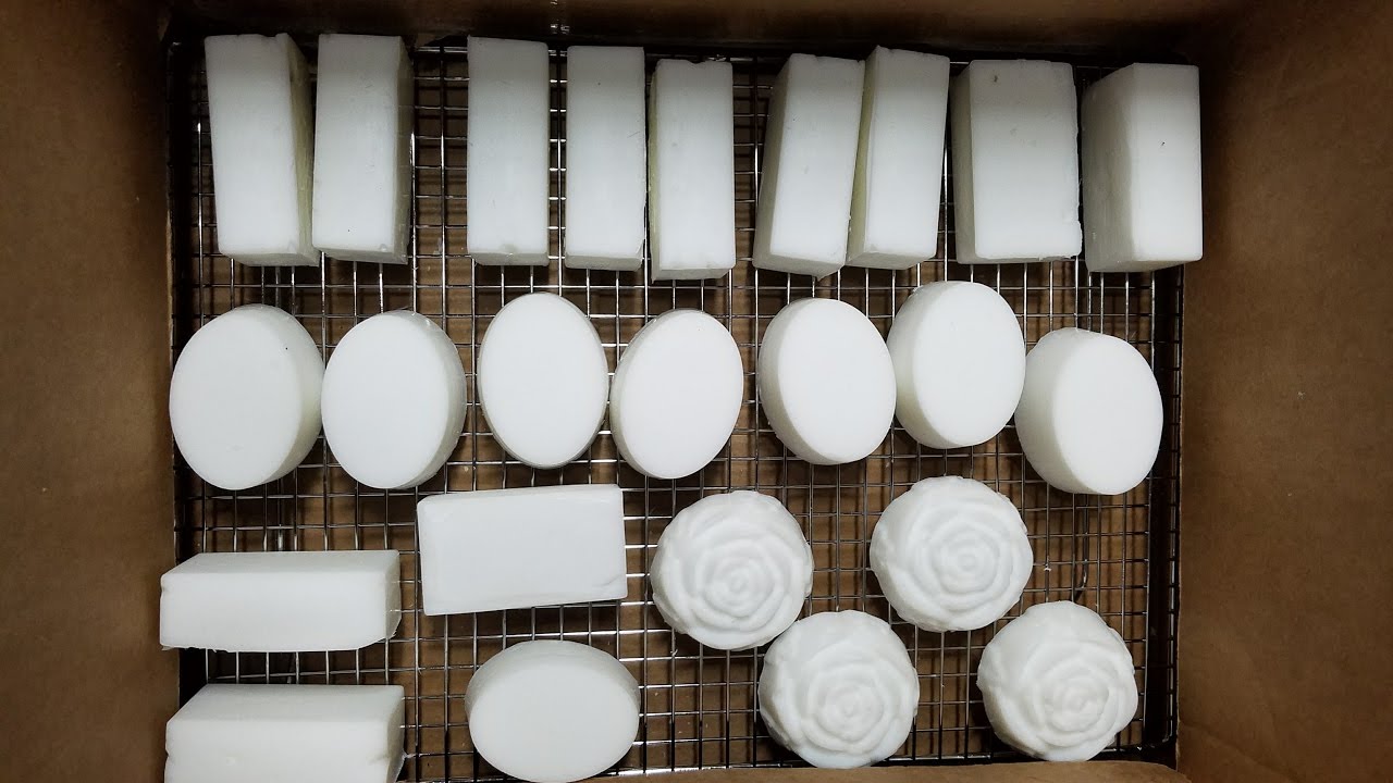 Sabonete Caseiro de óleo de coco / Coconut oil soap bar