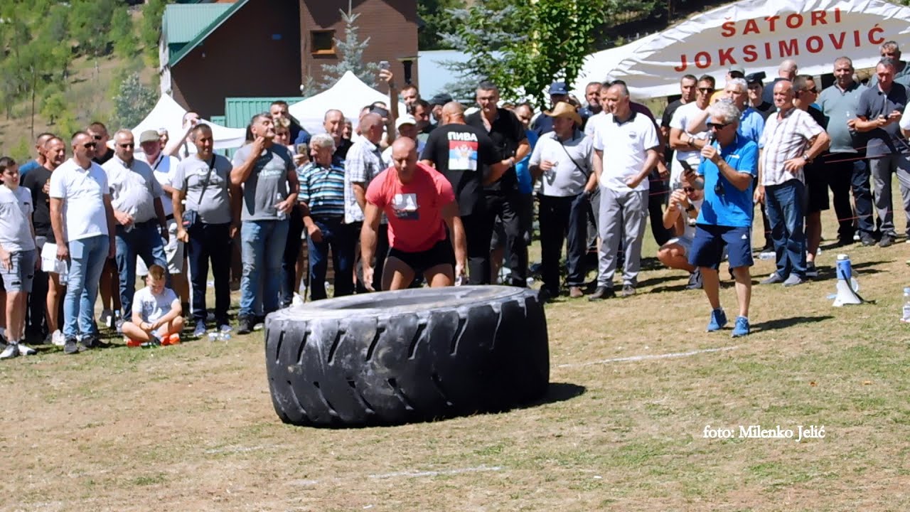 Takmičenje u prevrtanju gume od 500 kilograma kod mosta na Tari 2025. Pobjednik Milutin Šoć