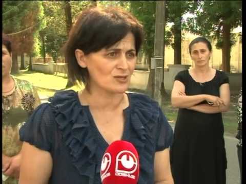 პლაკატების ჩამოხევის მასიური შემთხვევები ფიქსირდება სოფელ კოკში.