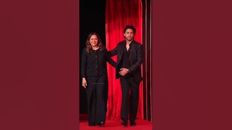 “Shah Rukh Khan • Aryan Khan • Gauri Khan | Stage Show Emotional Moment | Family Bonding ❤️ #srk