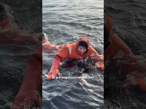 KUTUPLARDA SUYA GİRDİM!!?? (Kutuplar vlog Part3) #emreuzunboy #tatilvlog #kutup #vlog #shorts