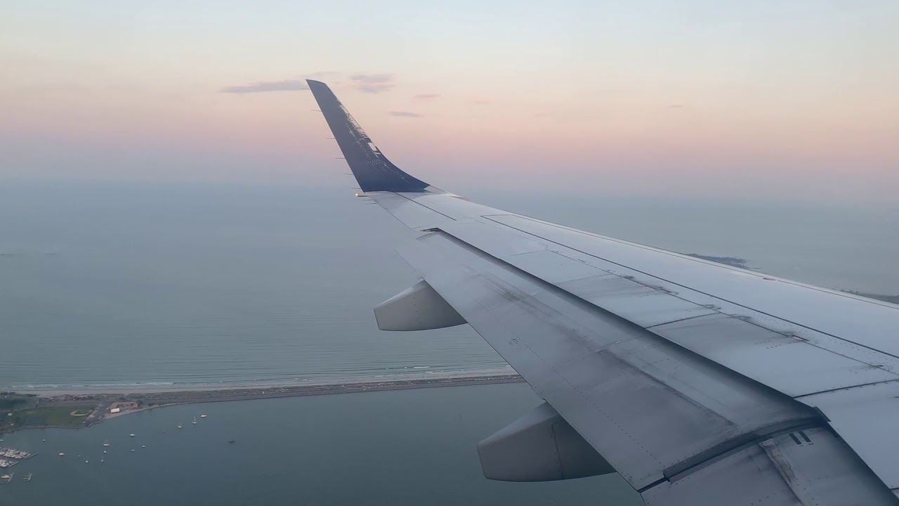 JetBlue Embraer E190 Stunning Dusk Landing + Taxi at Boston Logan ...