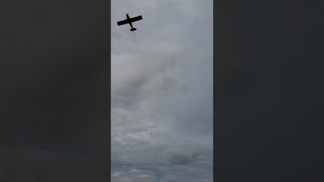 Aerial banner planes