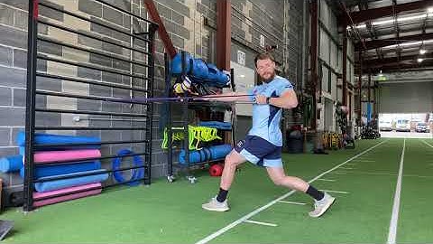 Single arm band row with rotation