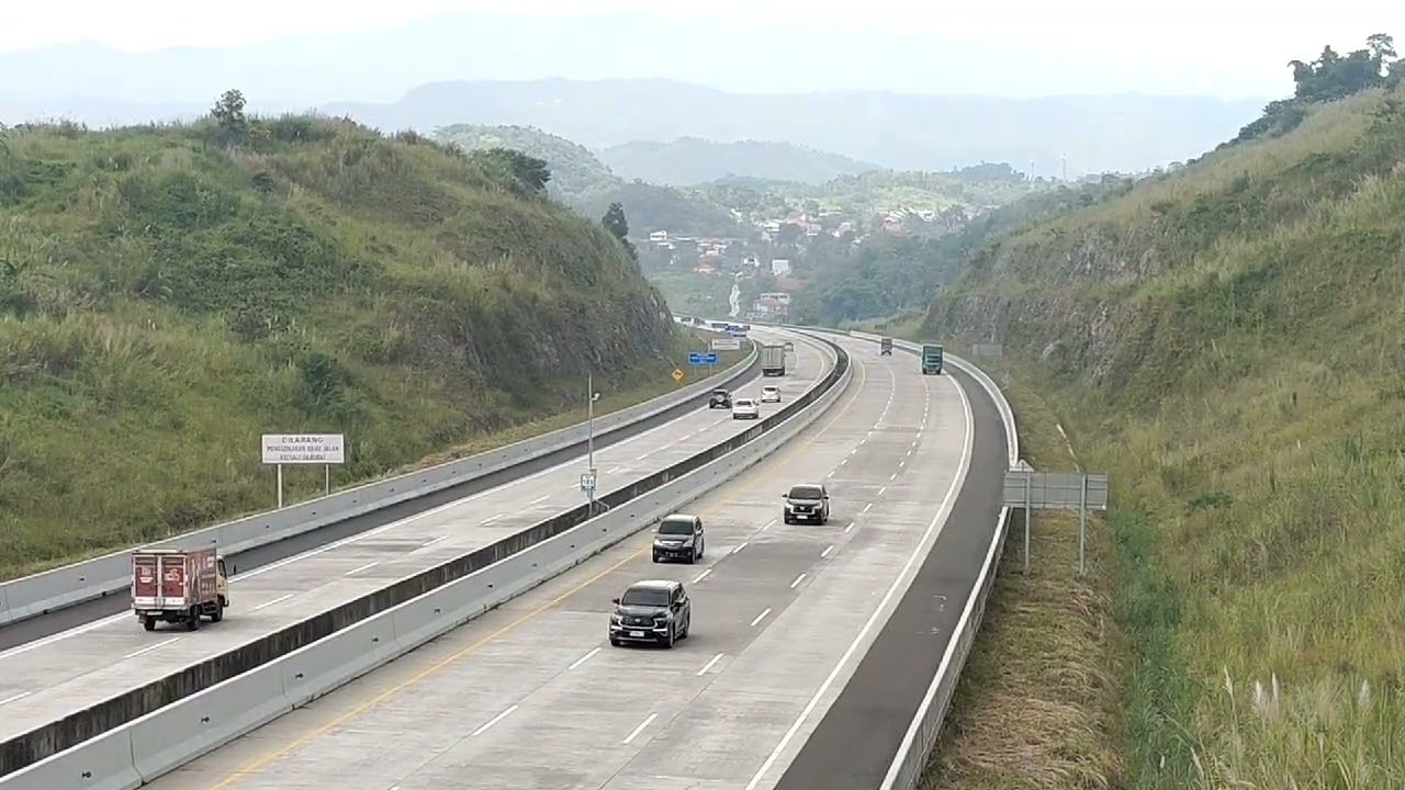 Tol cisumdawu ramai lancar jalur cimalaka
