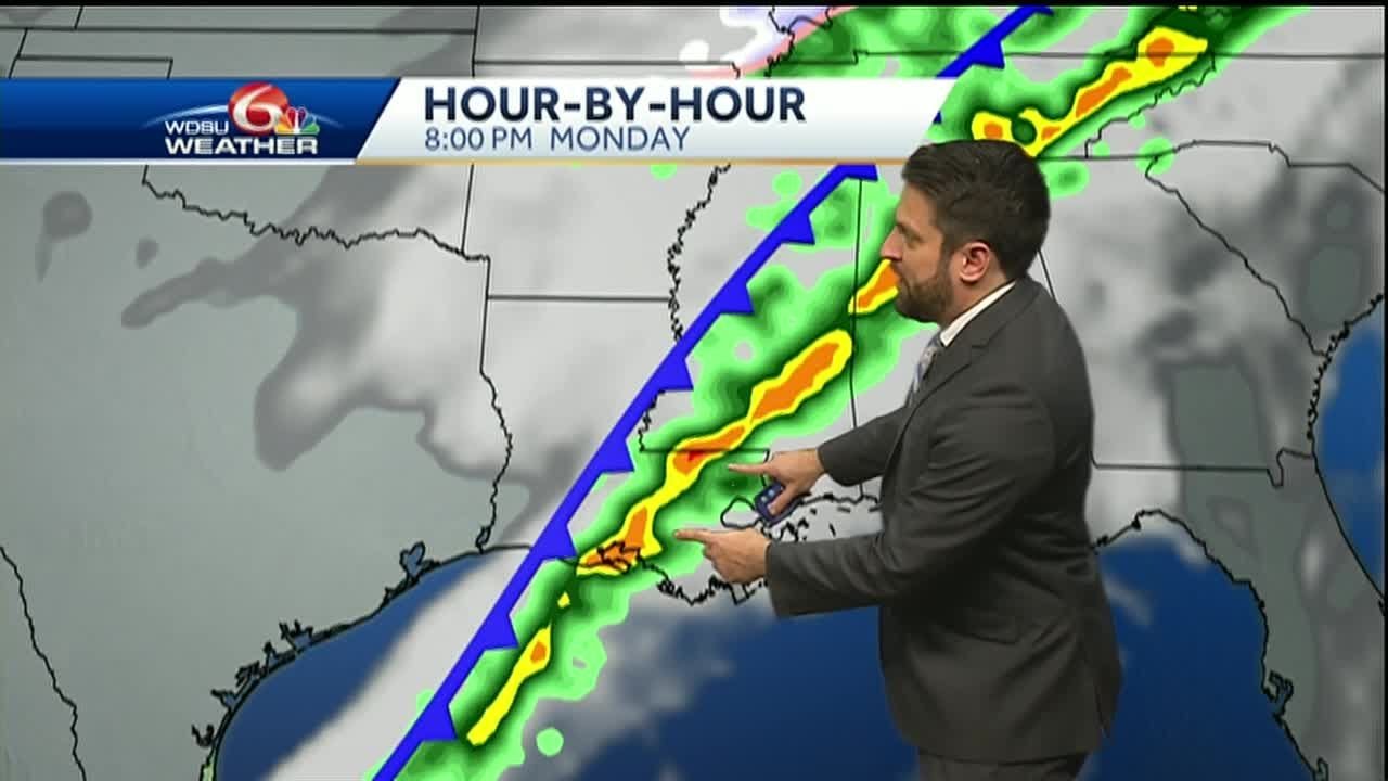 Fog tonight, strong storms possible Monday - YouTube