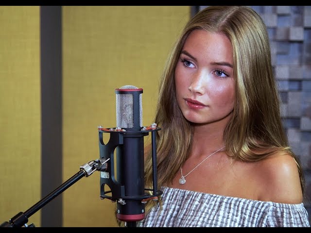 Shawn Mendes - Treat you better ( Sara Farell Cover) class=