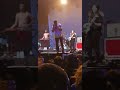 Disiz duque un fan en plein concert pendant autodance