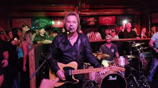 Travis Tritt playing Can't You See at Tootsies in Nashville, TN October 10, 2018