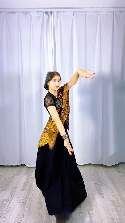 Bole chudiyan dance #bolechudiyan #bollywood #trending #dance #dancevideo #india #shorts