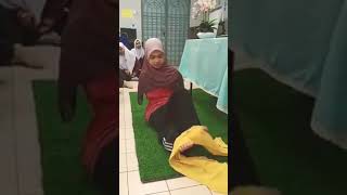 The Talented Lady No Hands Her Feet Can Do Everything