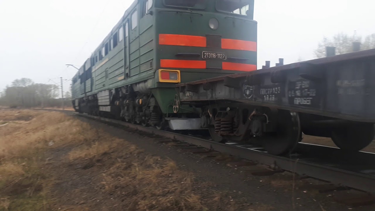 Поезд североуральск. 2тэ116 1127. 2тэ116 с ремонтным поездом. 2тэ116 с хозяйственным поездом. Тепловоз 2м62у с хозяйственным поездом.