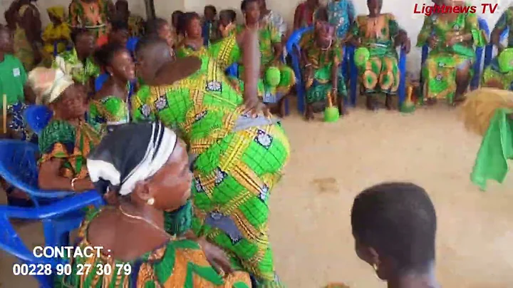 VOGAN/ REGARDER CE DONT SEULE LA FEMME DE VO EST C...