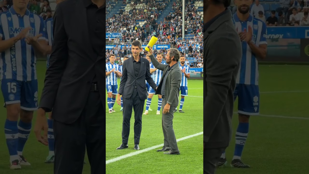 Mendi entrega el premio al Entrenador del Mes
