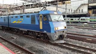 (ダイヤ乱れによる影響で臨時停車)EH200型6号機牽引の貨物列車が大宮駅10番線を発車