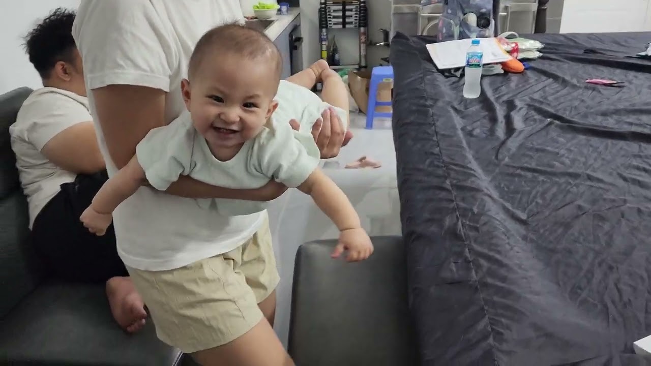 Em đứng giỏi lắm rồi ạ