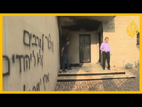 شعارات عنصرية ومواد حارقة.. مستوطنون يعتدون على مسجد البر والإحسان بمدينة البيرة