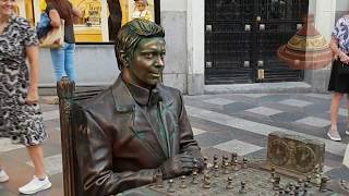 Living Human Statue/ Plaza Mayor - Madrid - Spain/Chess Player