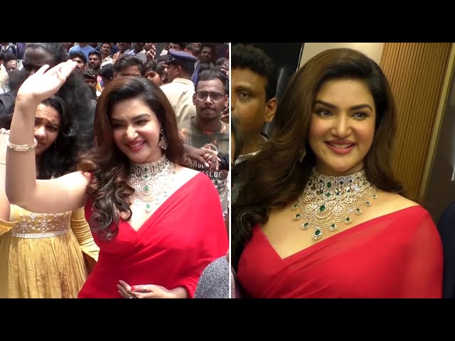 Actress Honey Rose Launch Devi Pavitra Diamond Show Room @ Vijayawada | Manastars class=