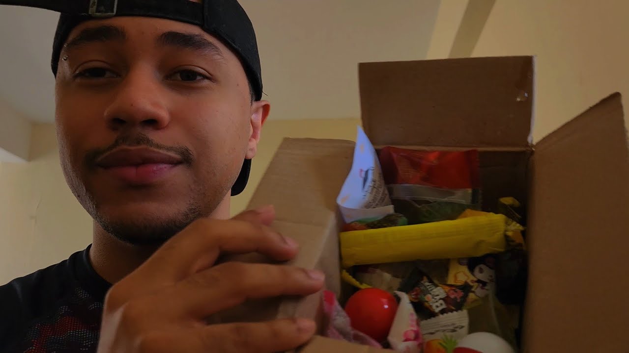 ASMR / COMENDO DOCES JAPONESES (Sons de embalagens, mastigação, tapping.. 💤🍬