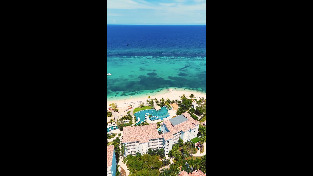 Sandals Dunn's River as a 90s sitcom is a series we would binge watch all day long 📺