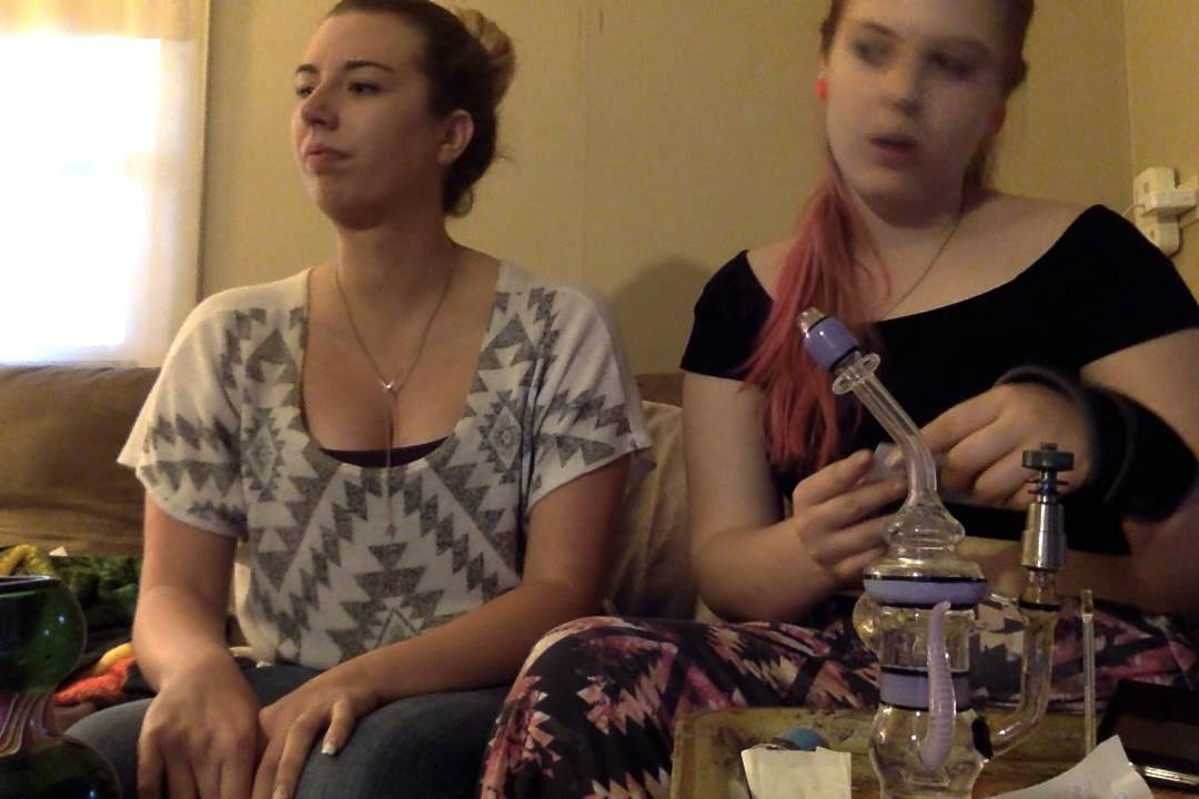 ganja babes smoke session 710