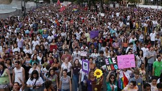 Mulheres aos milhares contra Bolsonaro