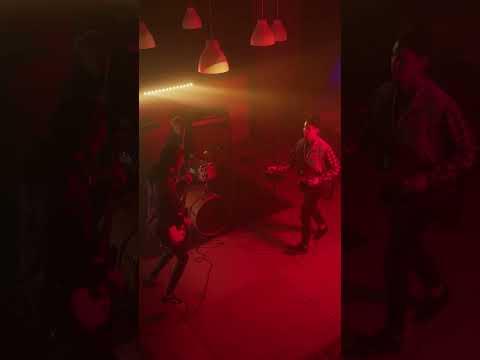 What If Royals By Lorde Was A Rock Song 