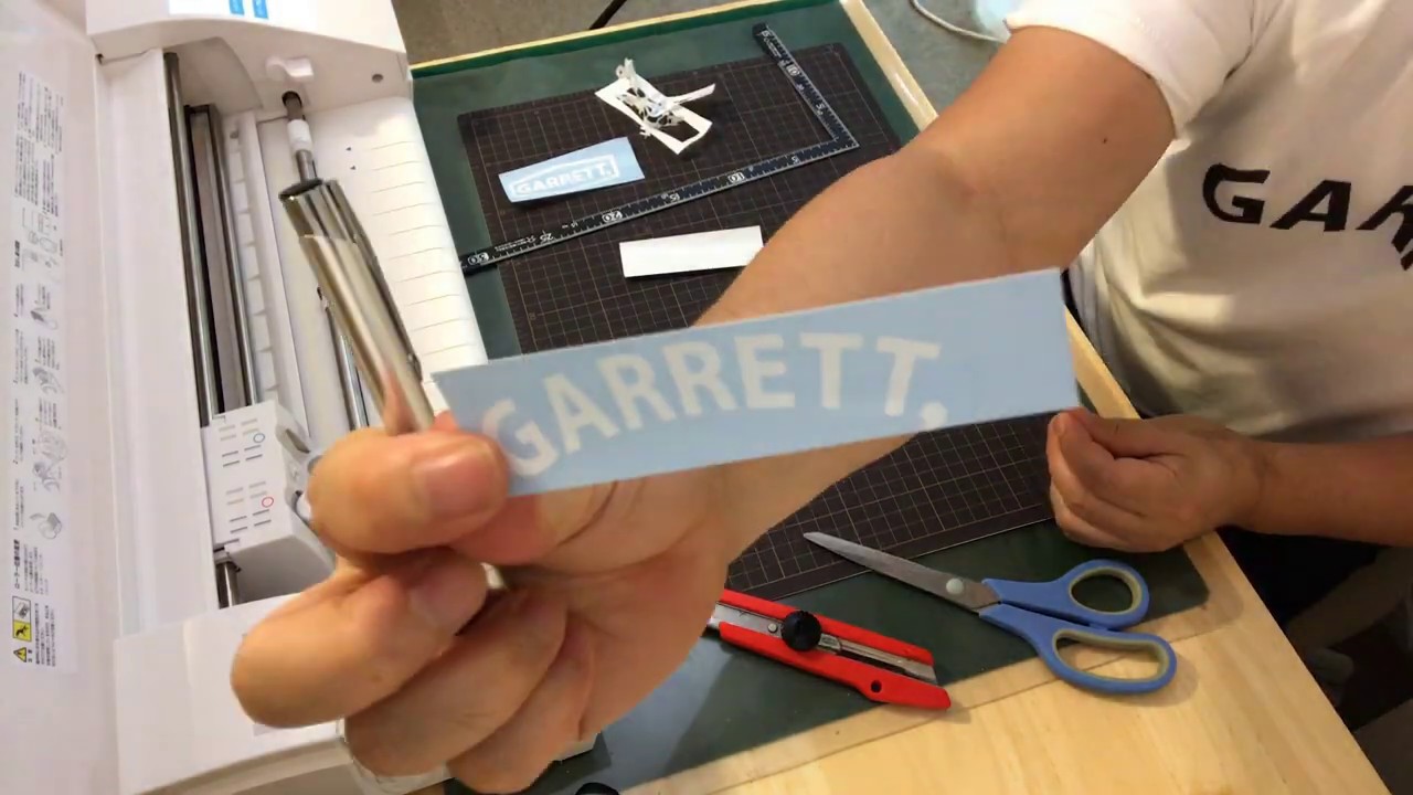 カッティングマシンはアパレル 看板 ステッカー等のdiy作品に大活躍します Garrettmotors ギャレットモータース グラフィックデザイナーが運営する架空のお店 カッティングマシンはアパレル 看板 ステッカー等のdiy作品に大活躍します Garrettmotors ギャレットモータース グラフィックデザイナーが運営する架空のお店